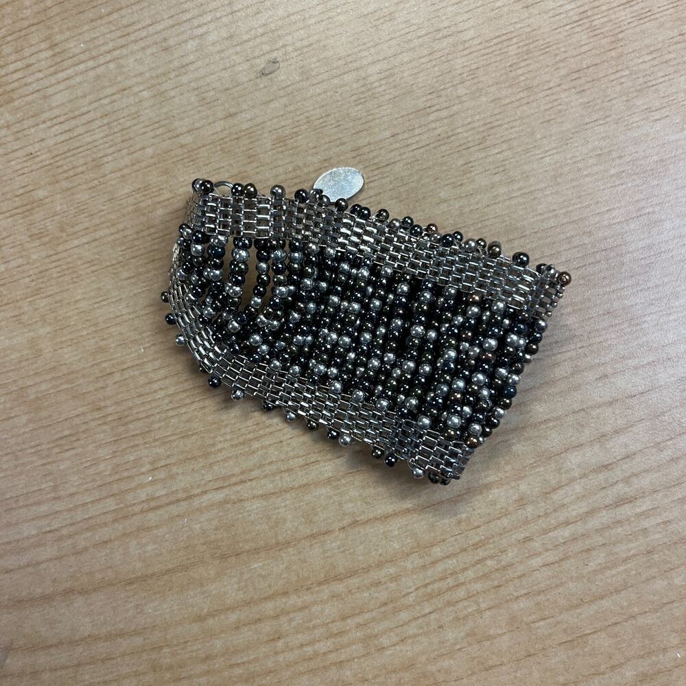 Berry BEADED CUFF BRACELET - metallic look
